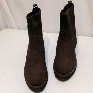 Andre Assous brown feather weight ankle boots size 6.5